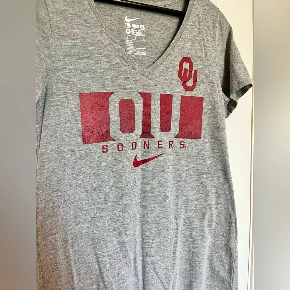 Nike Women’s‎ Gray and Red V Neck Oklahoma Sooners Tee